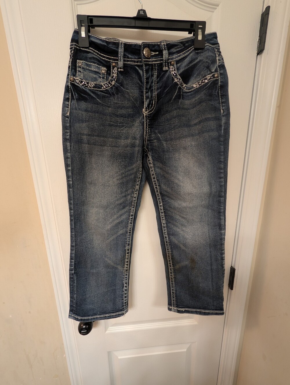 Cato Denim Cropped Jeans with Contrast Stitching and Embellishments
